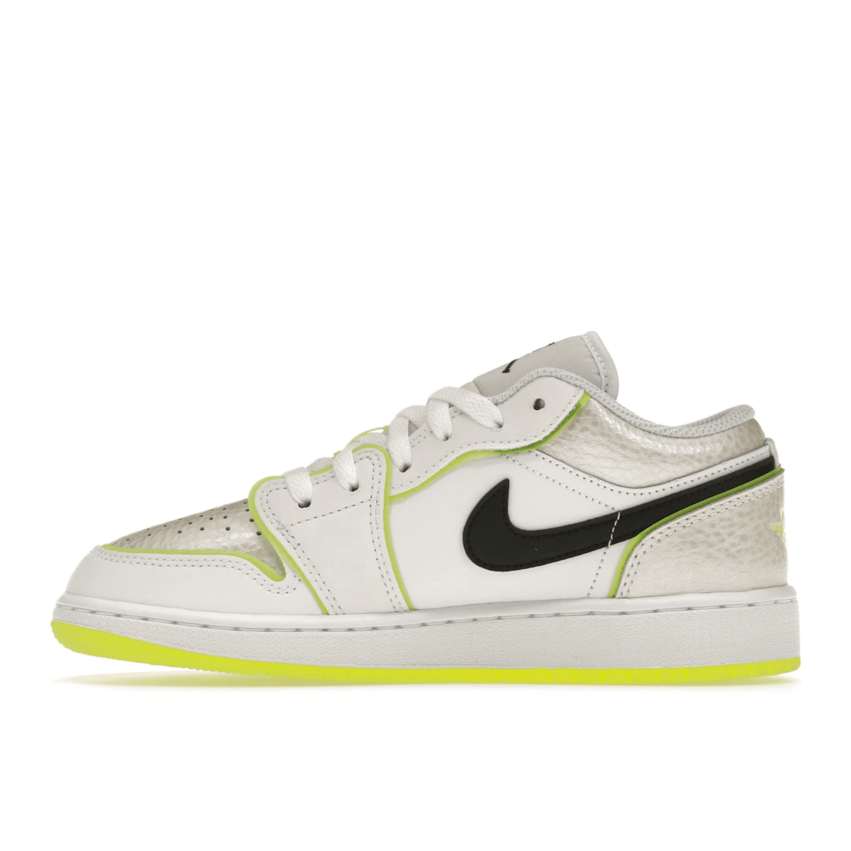 Air Jordan 1 Low SE Warped Swoosh - Sneakerzone