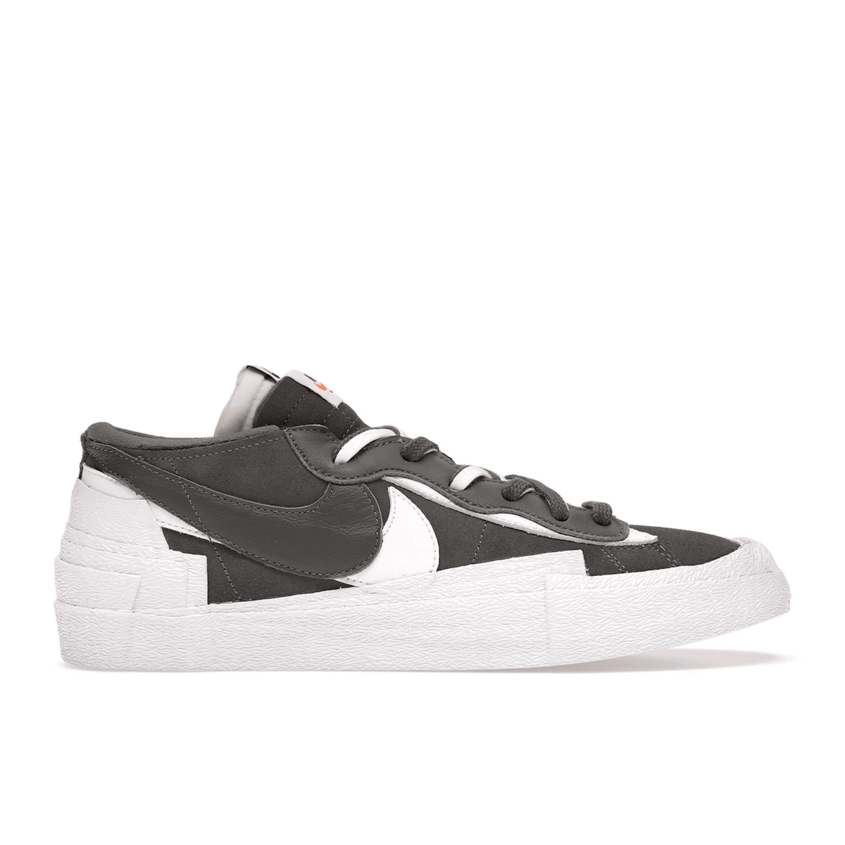Blazer Low X Sacai Iron Grey - Sneakerzone