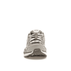 Nike P-6000 Light Iron Ore - Sneakerzone