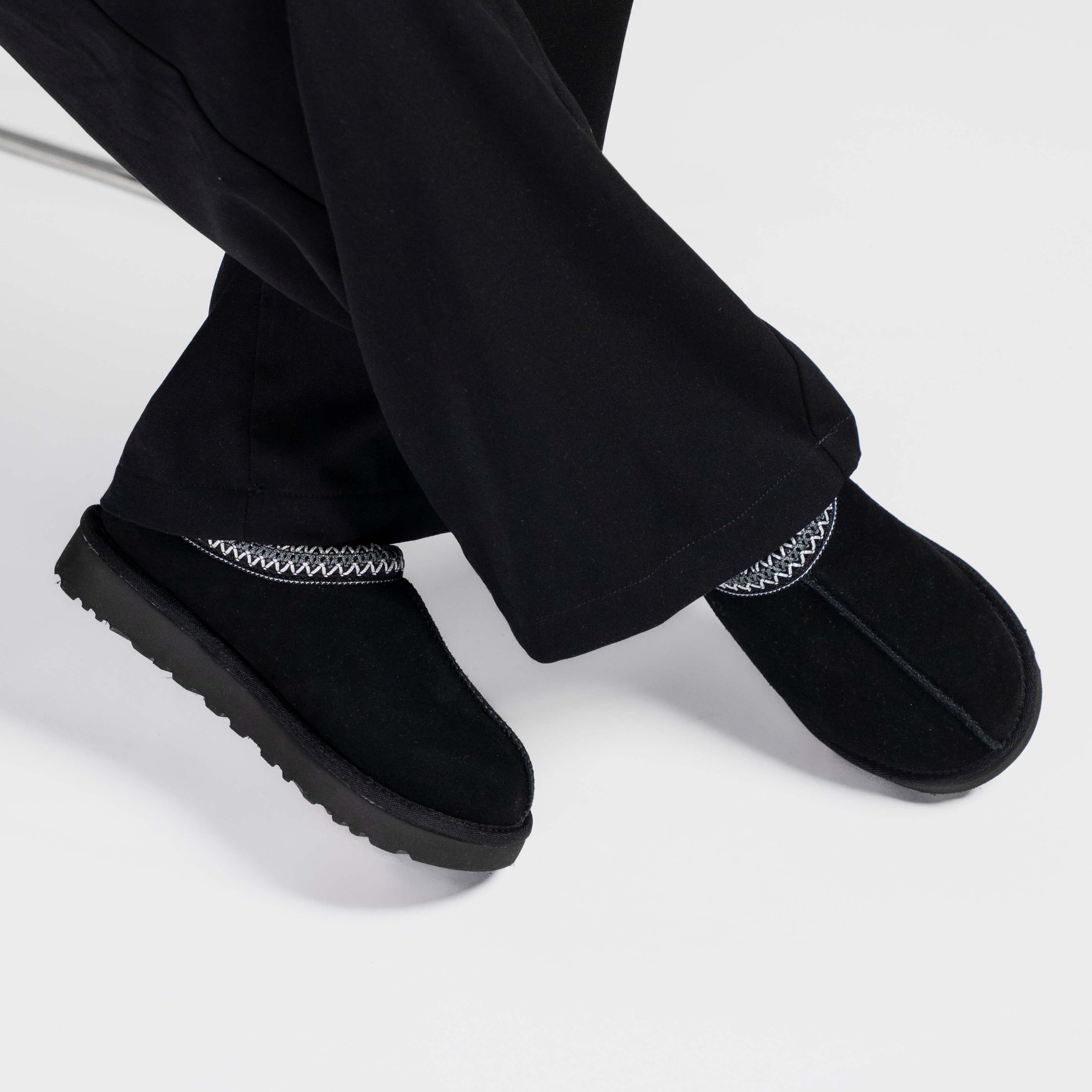 UGG Tasman Slipper Black - Sneakerzone